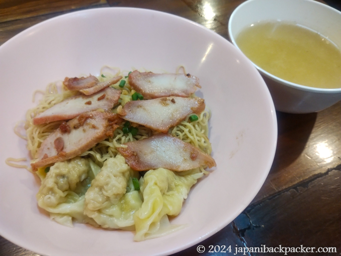 ワンタンと焼き豚入りバミー